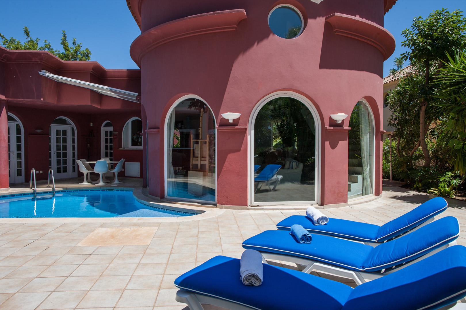 Holiday villa, Costa del Sol, beach and swimming pool