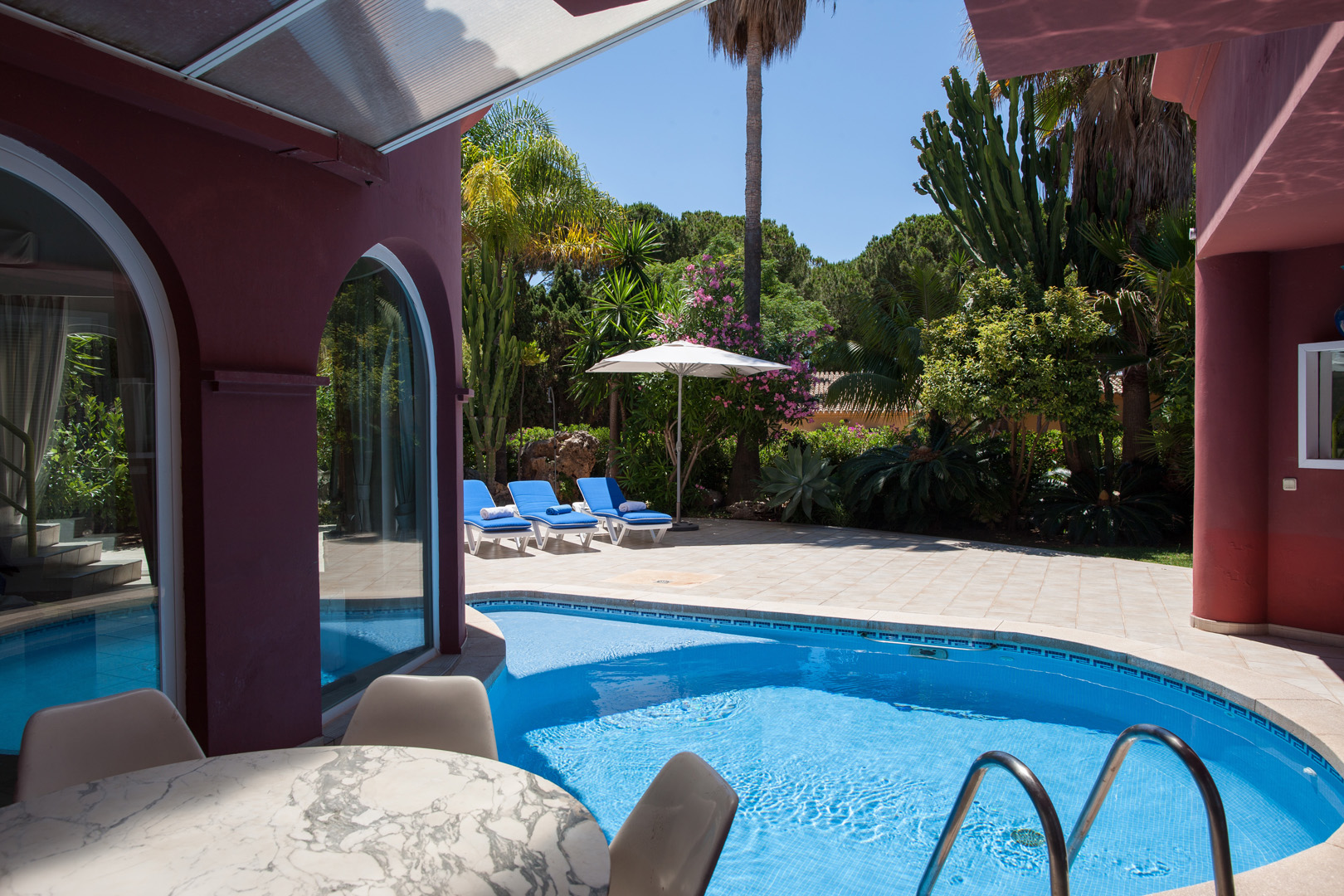 Holiday villa, Costa del Sol, beach and swimming pool